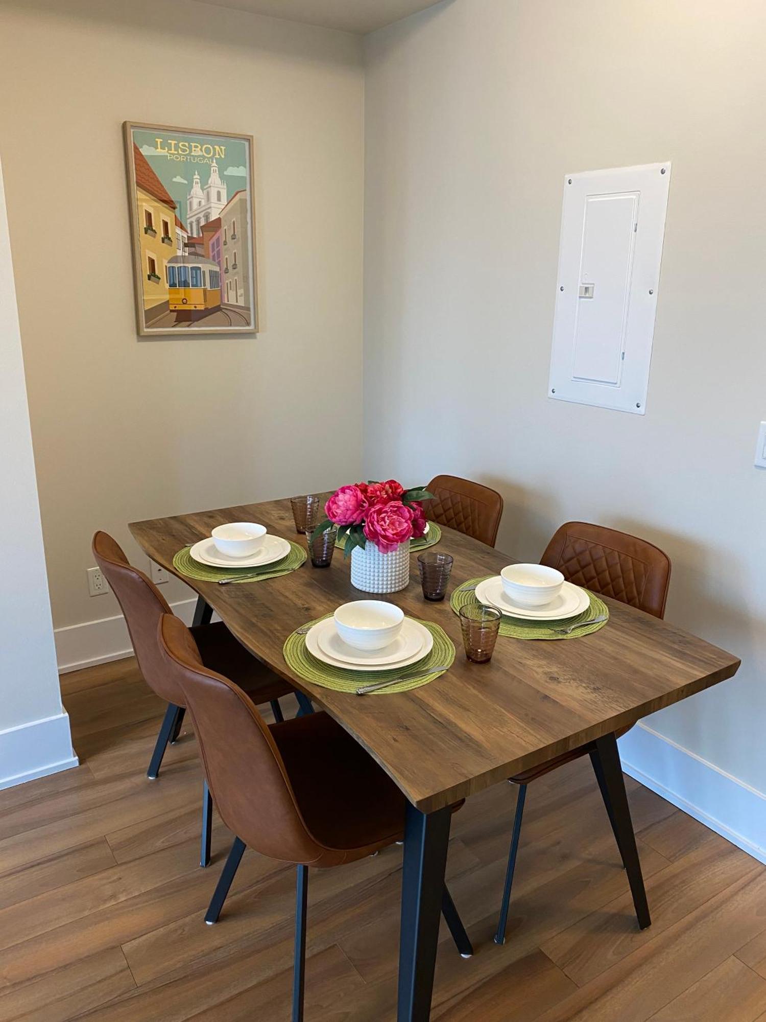 Central Toronto Suite - Free Parking, City Views, Near Cn Tower エクステリア 写真