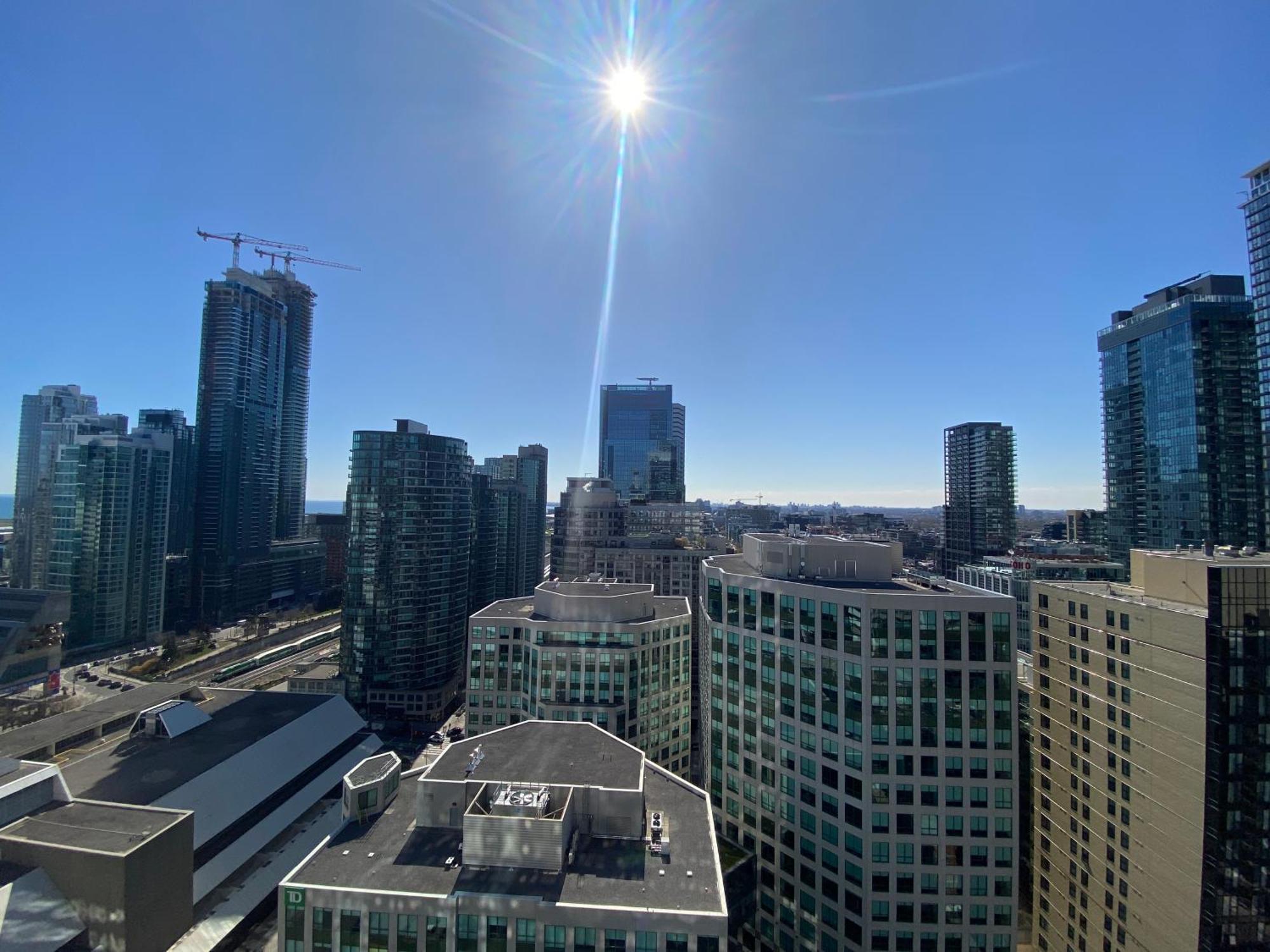 Central Toronto Suite - Free Parking, City Views, Near Cn Tower エクステリア 写真