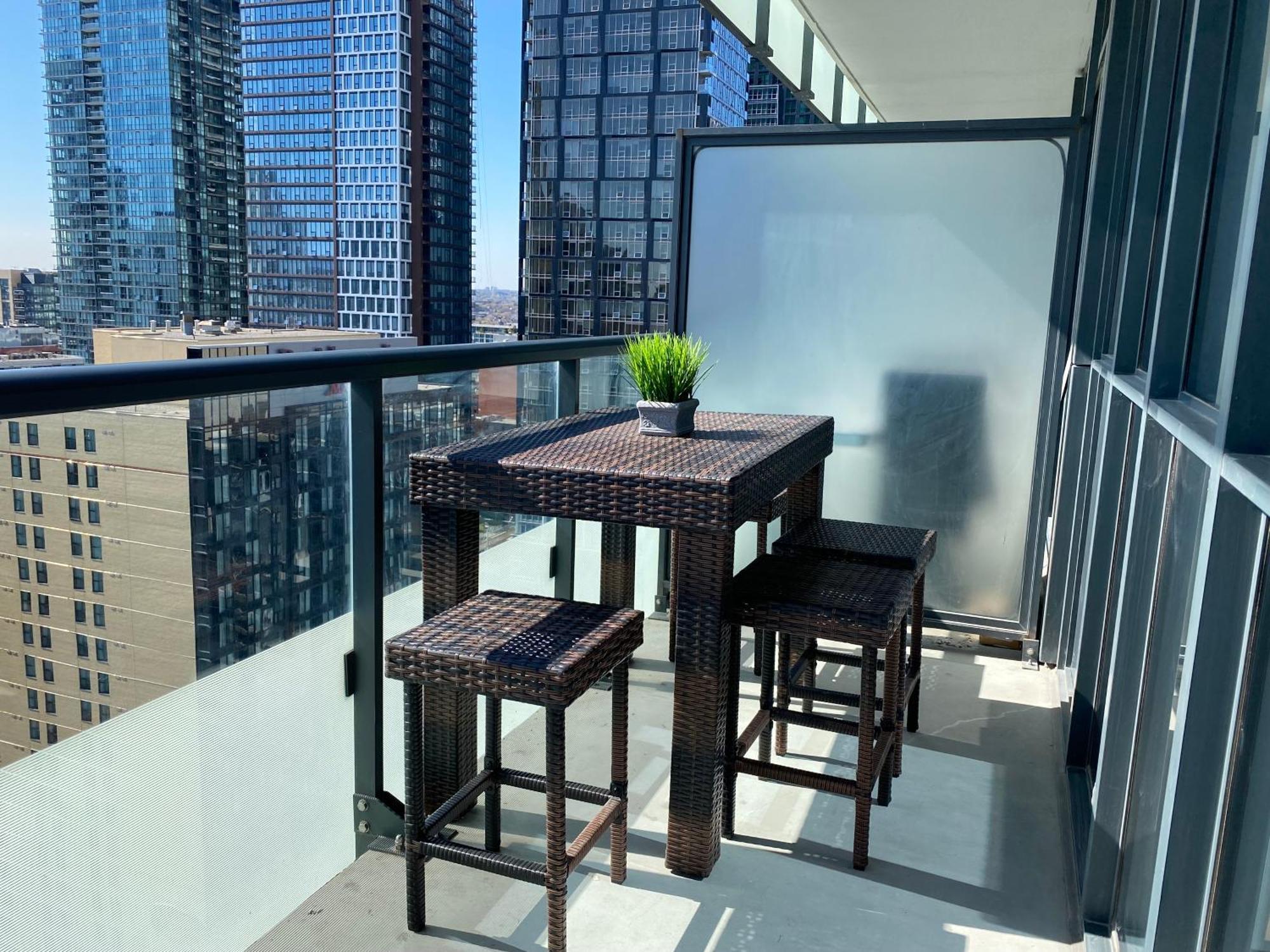Central Toronto Suite - Free Parking, City Views, Near Cn Tower エクステリア 写真