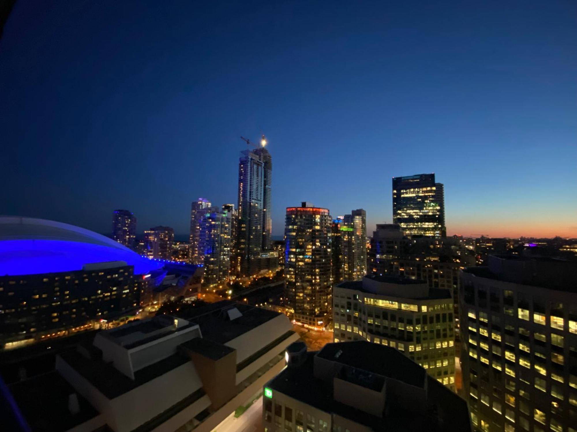 Central Toronto Suite - Free Parking, City Views, Near Cn Tower エクステリア 写真