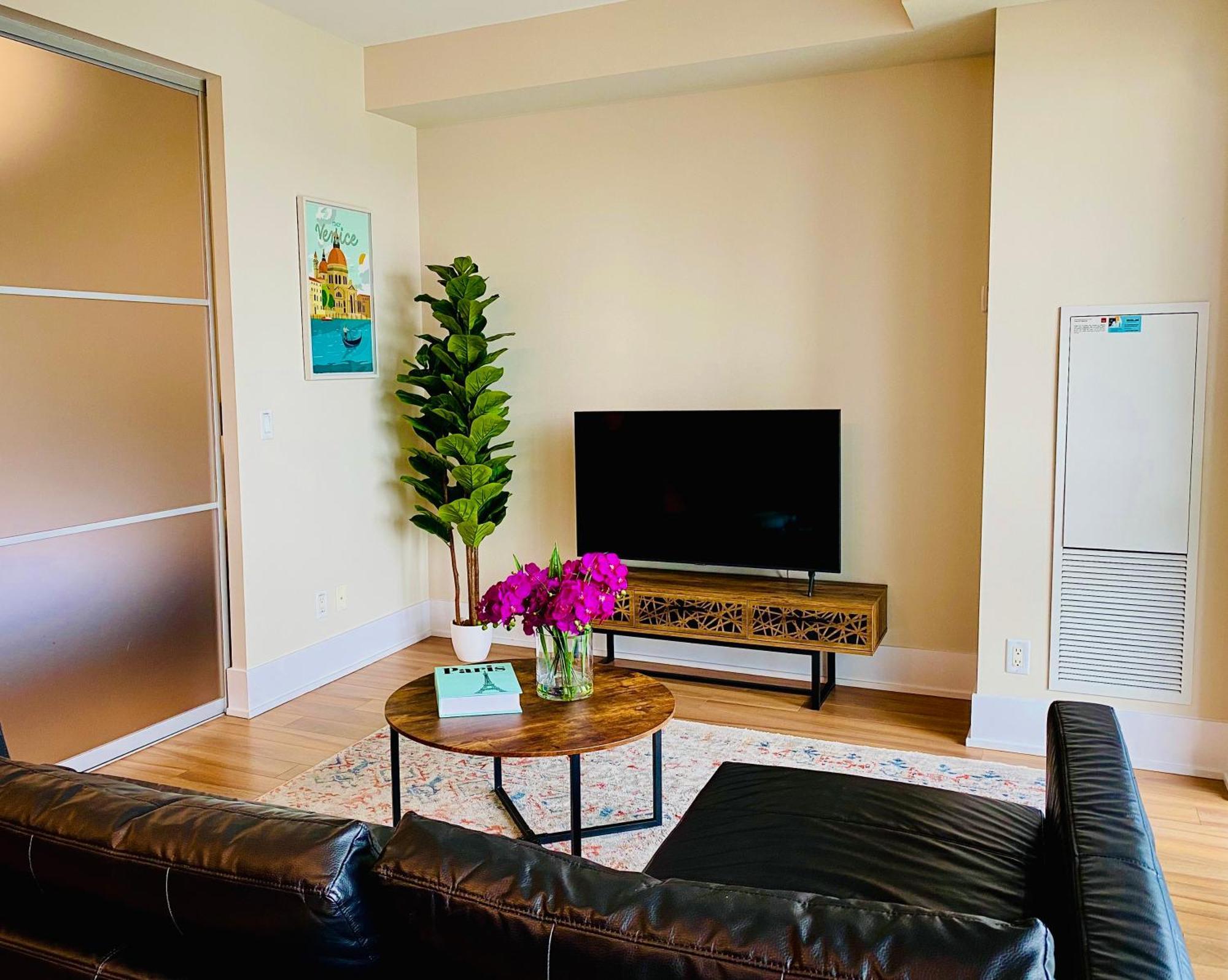 Central Toronto Suite - Free Parking, City Views, Near Cn Tower エクステリア 写真